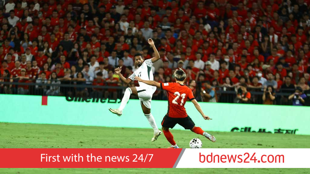 পেনাল্টি গোলে পিছিয়ে বিরতিতে বাংলাদেশ