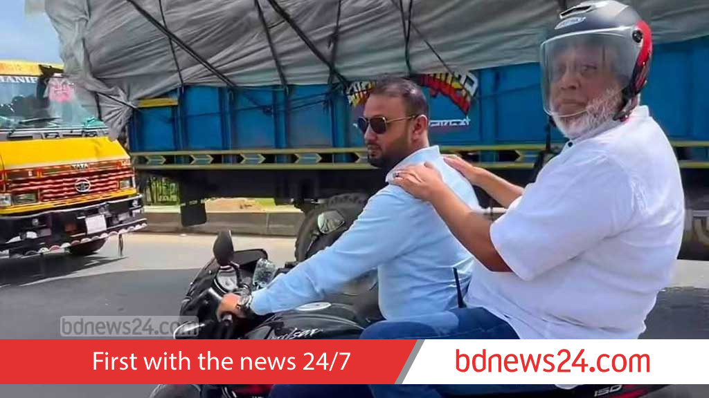 যানজটে আটকা গাড়ি, মোটরসাইকেলে করে সড়ক পরিদর্শনে গেলেন উপদেষ্টা