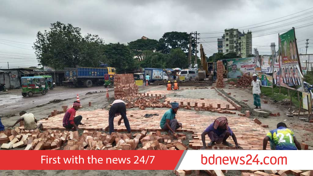 উপদেষ্টা আসার খবরে ব্রাহ্মণবাড়িয়ায় সড়ক মেরামতে ‘তোড়জোড়’