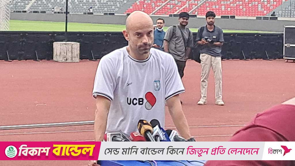 হংকং ম্যাচে হামজাকে ‘দুই ভূমিকায়’ চান কাবরেরা