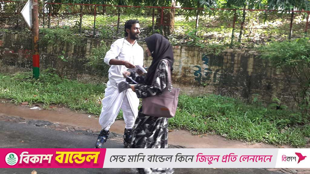 স্কেটিং করে চাকসুর প্রচার