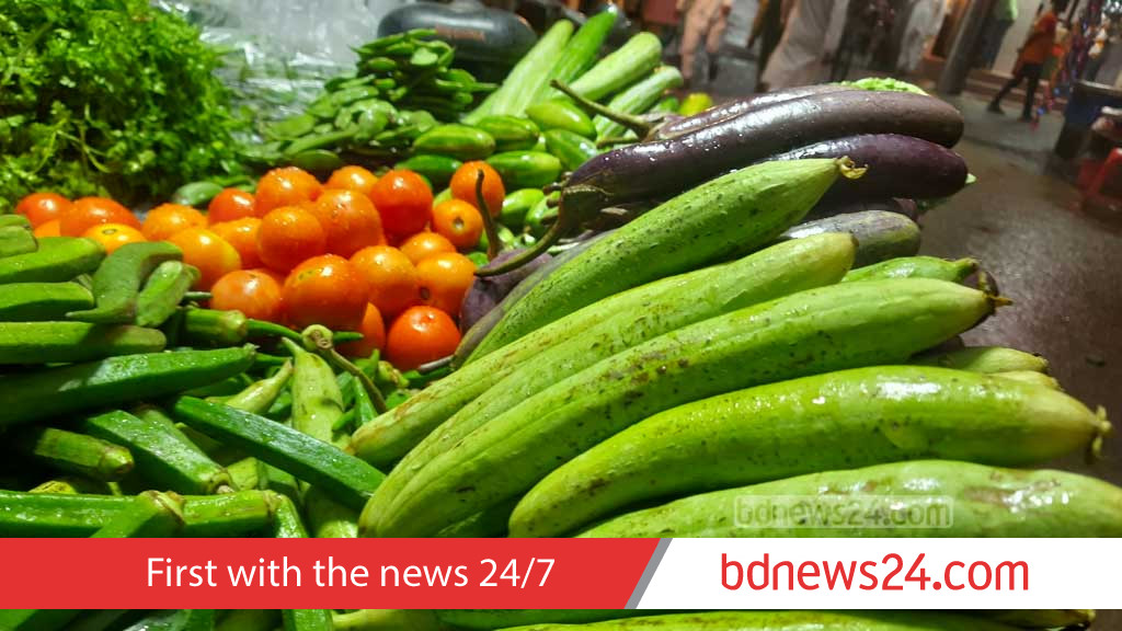 ঢাকার বাজার: কিছুটা কমলেও এখনও চড়া তরিতরকারির দাম