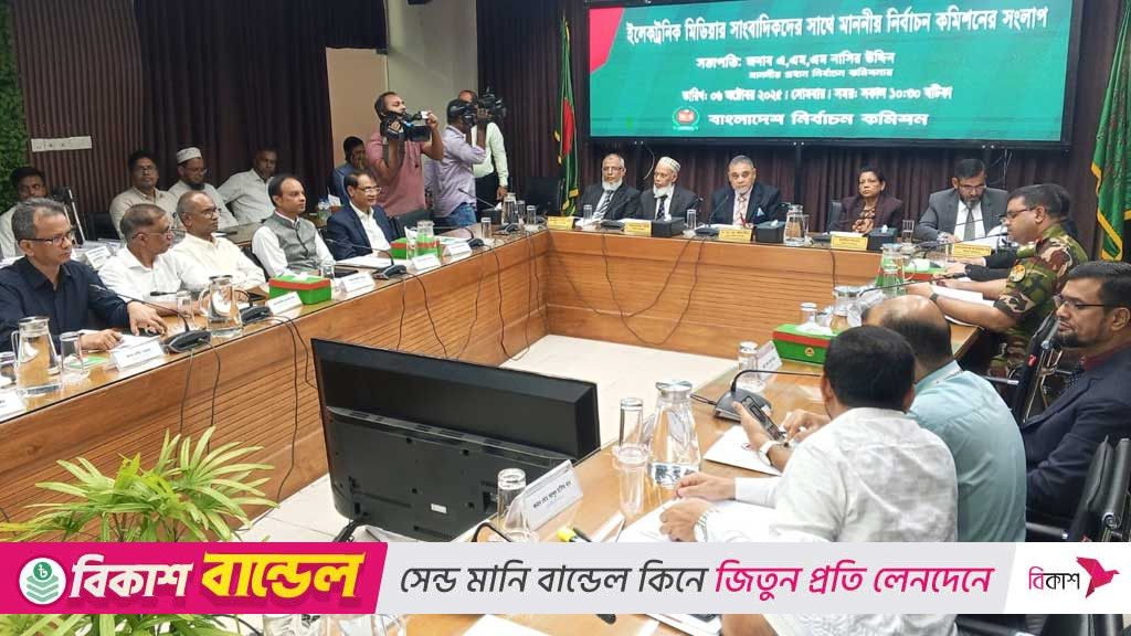 ‘সবার জন্য সমান সুযোগ’ তৈরিতে সংবাদমাধ্যমের সহযোগিতা চাইলেন সিইসি