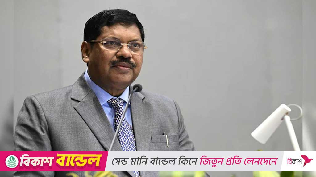 ভারতে সুপ্রিম কোর্টে প্রধান বিচারপতিকে লক্ষ্য করে জুতা নিক্ষেপ