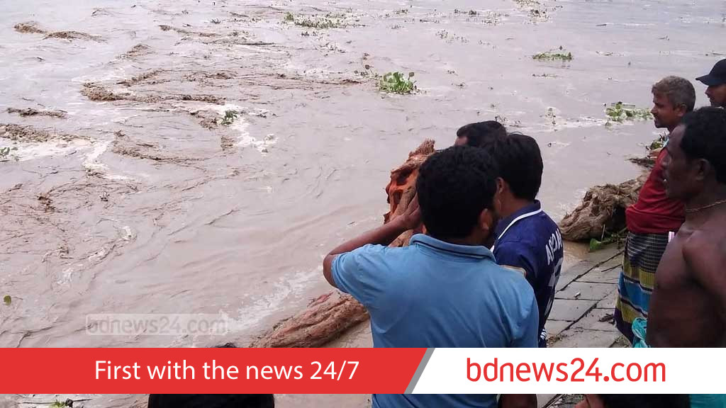 কুড়িগ্রামে পানিতে ভেসে আসা গাছ ধরতে গিয়ে নিখোঁজ ১