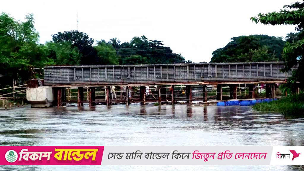 কুষ্টিয়ায় সেতু নির্মাণে ‘ধীরগতি’, ভোগান্তি