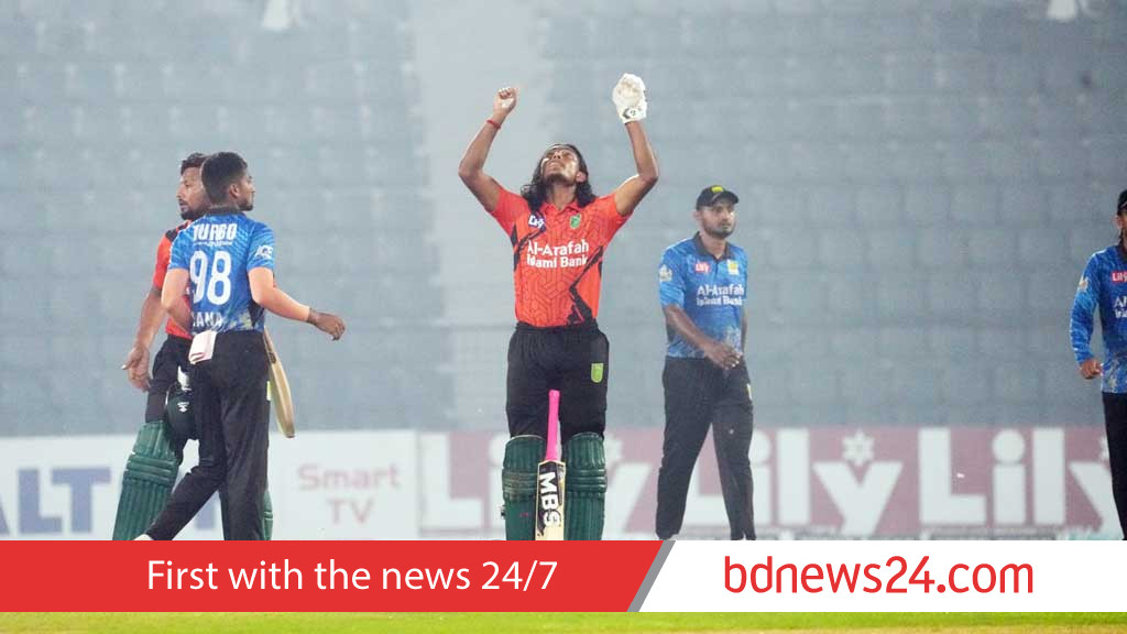 অদম্য অভিষেকের ব্যাটিং ঝড়ে ফাইনালে খুলনা