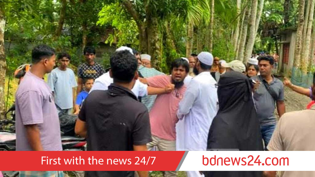 জমির বিরোধ: নোয়াখালীতে মায়ের মরদেহ আটকে হাতাহাতি ২ ভাইয়ের