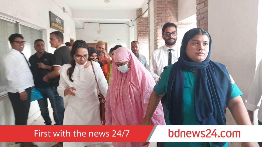 ঢাবি ছাত্রীকে ‘মারধর’ : স্বপ্ননিবাস হোস্টেল পরিচালক রাজিয়ার জামিন