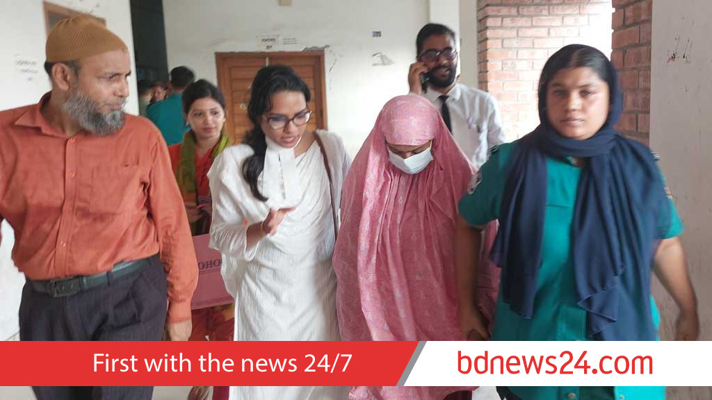 ঢাবি ছাত্রীকে ‘মারধর’: কারণ জানতে চাইল আদালত, যা বললেন পরিচালক