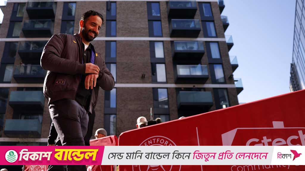 তিন বছরের নিশ্চয়তা পেলেন ম্যান ইউনাইটেড কোচ