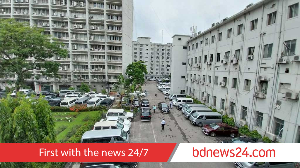 ওএসডি ৯ সচিবকে পাঠানো হল অবসরে