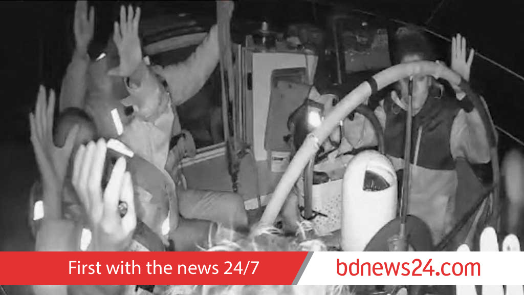 গাজামুখী সুমুদ ফ্লোটিলার গতিরোধ করে আন্দোলনকারীদের গ্রেপ্তার করছে ইসরায়েল