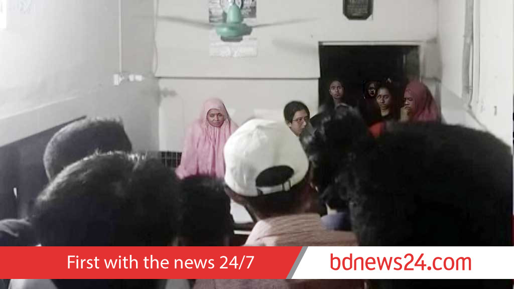 ঢাবি ছাত্রীকে ‘আটকে রেখে মারধর’, স্বপ্ননিবাস হোস্টেলের পরিচালক গ্রেপ্তার