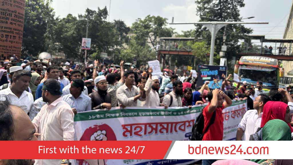 শিক্ষক নিয়োগ: টানা দ্বিতীয় দিনের মত রাজপথে প্রার্থীরা
