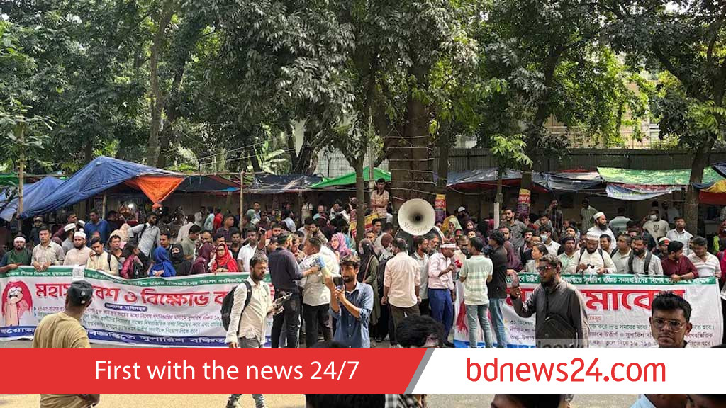 শিক্ষক নিয়োগ: টানা দ্বিতীয় দিনের মত রাজপথে প্রার্থীরা