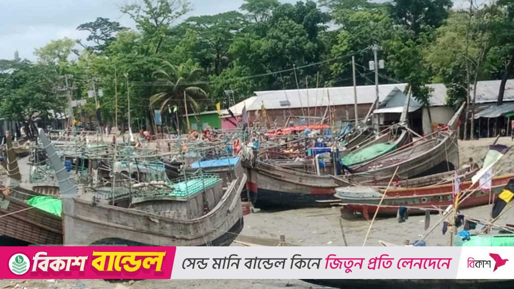 মধ্যরাত থেকে নদী-সাগরে ২২ দিন মাছ ধরা নিষিদ্ধ, হতাশা জেলেদের
