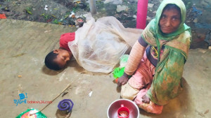 শৈশব কাটে রেল স্টেশনে