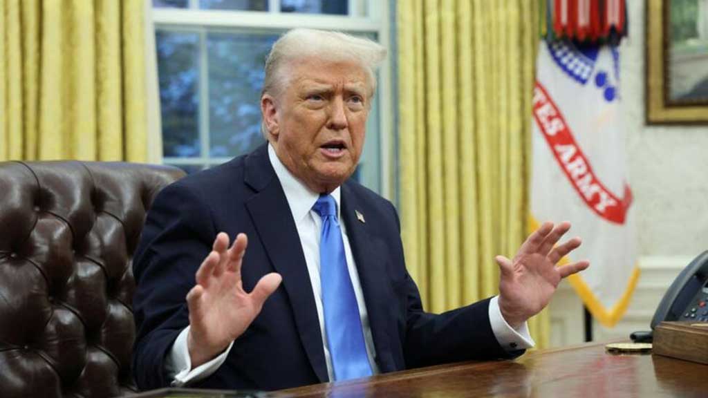 Bir odam mast qizni eshagi bilan sikibdi.