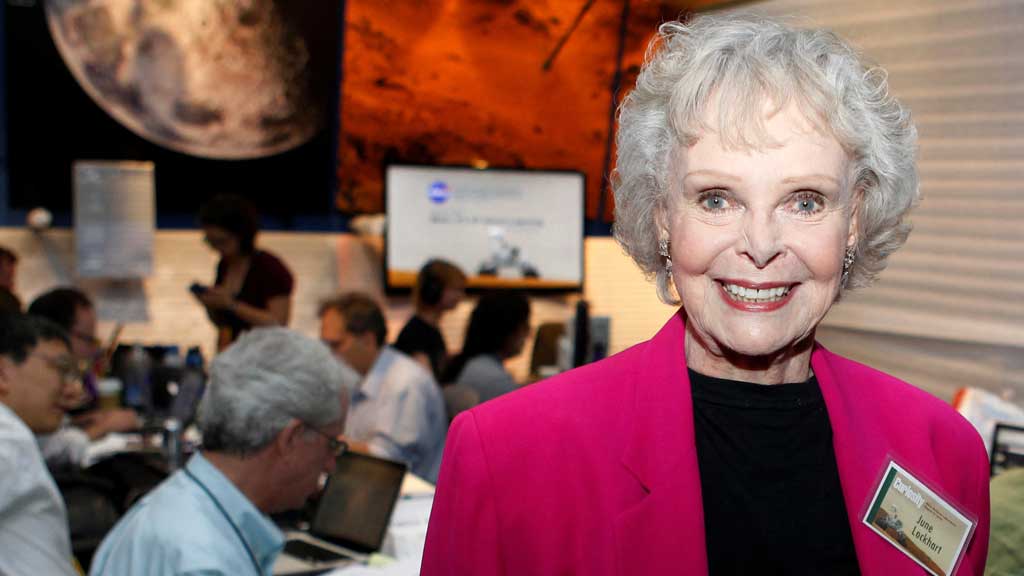 ‘ল্যাসি’ ও ‘লস্ট ইন স্টেস’ অভিনেত্রী জুন লকহার্ট আর নেই ‘ল্যাসি’ ও ‘লস্ট ইন স্টেস’ অভিনেত্রী জুন লকহার্ট আর নেই