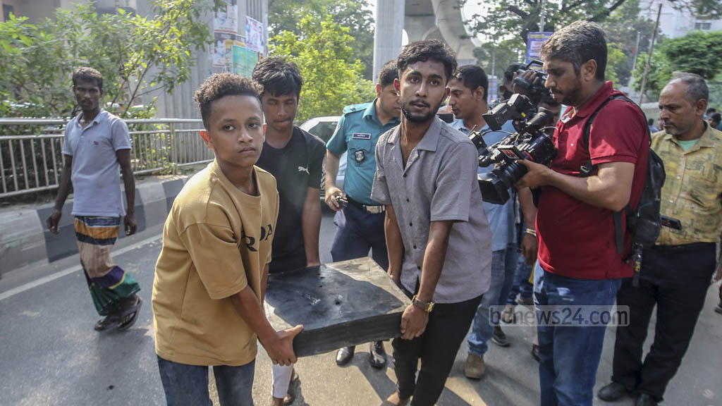 এই বিয়ারিং প্যাড খসে পড়ে রোববার প্রাণ হারিয়েছেন এক যুবক।