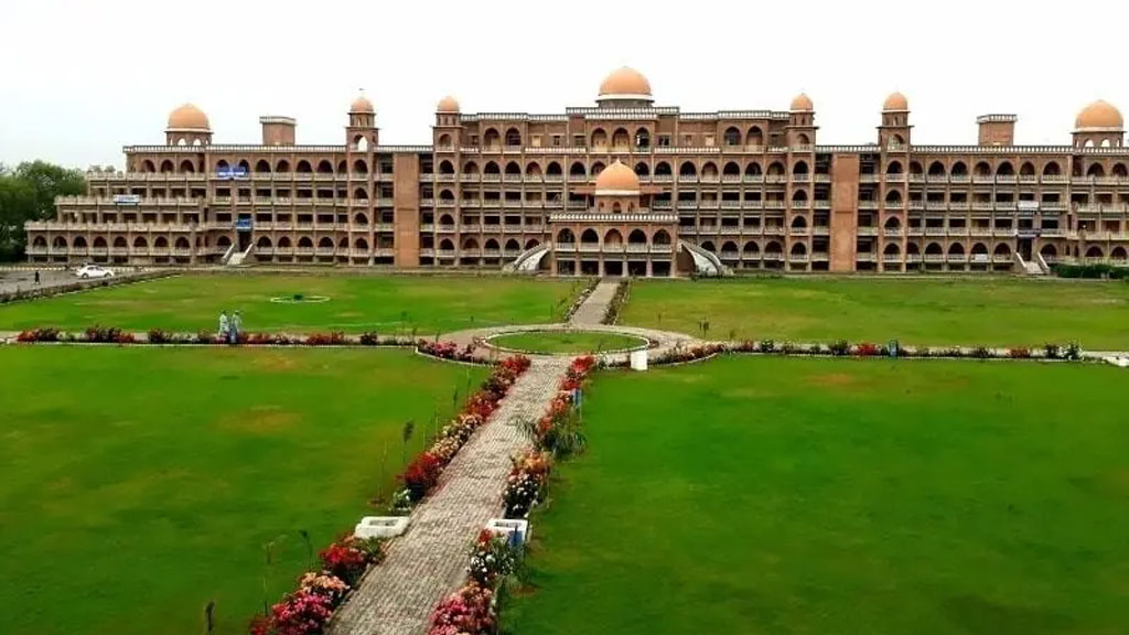 শিক্ষার্থী মিলছে না, ৯ বিভাগ বন্ধ হল পেশোয়ার বিশ্ববিদ্যালয়ে শিক্ষার্থী মিলছে না, ৯ বিভাগ বন্ধ হল পেশোয়ার বিশ্ববিদ্যালয়ে