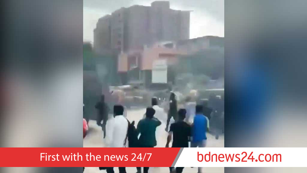 আওয়ামী লীগের মিছিল থেকে আটকদের ‘ককটেল ফাটিয়ে ছিনতাই’: পুলিশ