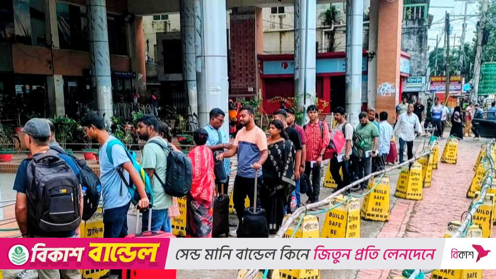 পূজার ছুটিতে বেনাপোল দিয়ে বেড়েছে যাত্রী চলাচল