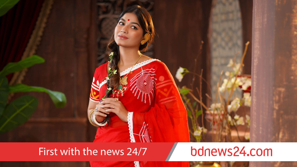 বেণির বাঁধনে পূজার সাজ