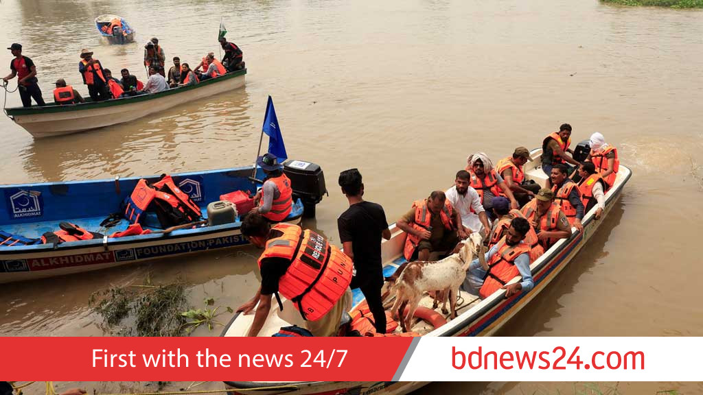 পাকিস্তানের বন্যাকবলিত মুলতানে উদ্ধারকারীদের নৌকা ডুবে ৫ মৃত্যু