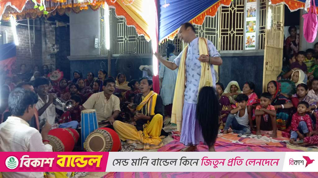 মানতের পূজা, মনসার গান, এখন পাড়ার উৎসব