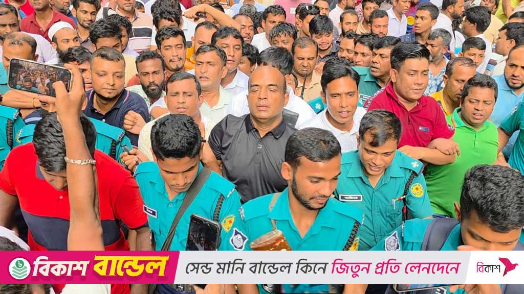 দণ্ডিত ৮ ছাত্রদল নেতা আত্মসমর্পণের পর কারাগারে