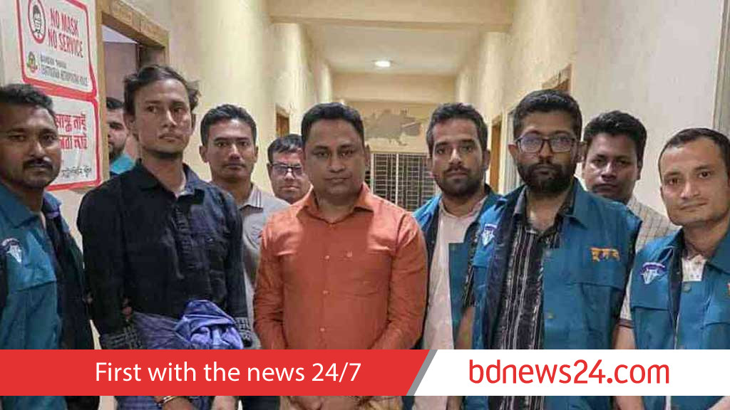‘ঘুষের ফাঁদ’: চট্টগ্রামে দুদকের হাতে আটক শুল্ক কর্মকর্তা