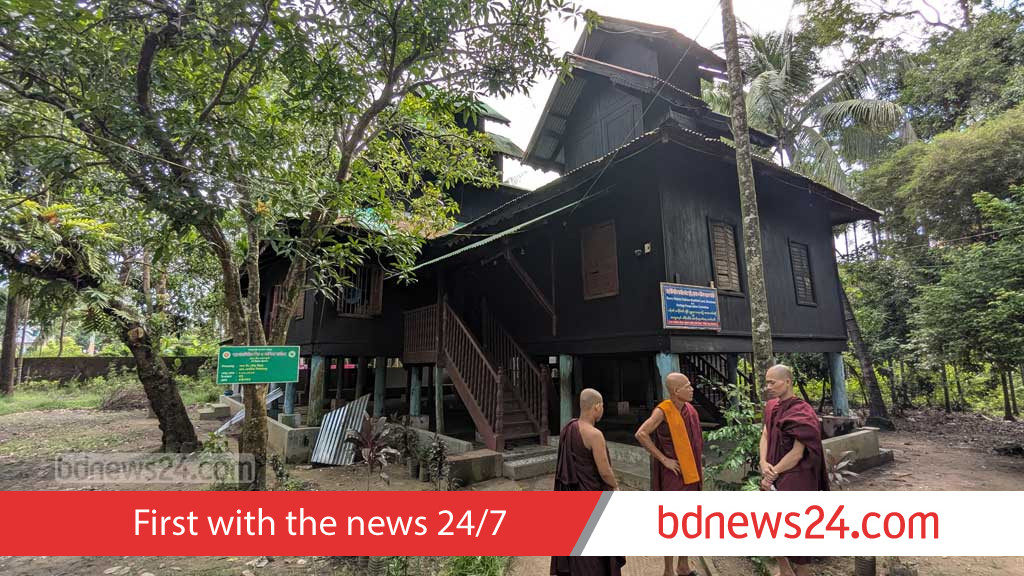 রামুতে বৌদ্ধ ভিক্ষুর ঝুলন্ত মরদেহ উদ্ধার