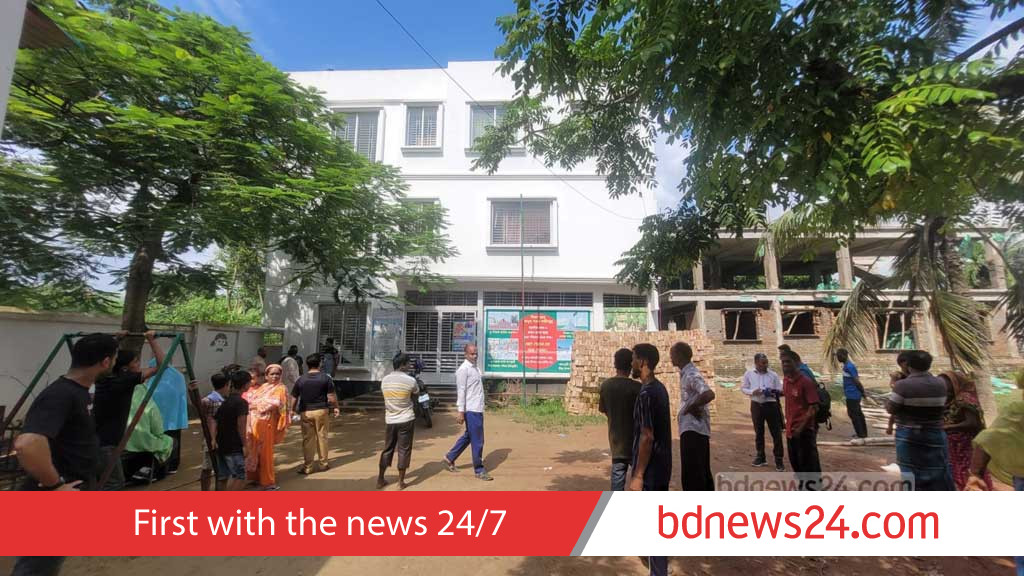 কুমিল্লার বাসায় বিশ্ববিদ্যালয় ছাত্রী ও মায়ের লাশ