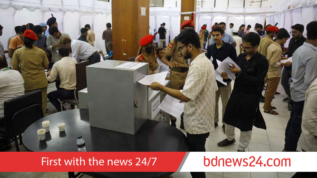 ডাকসু ভোটে ‘কারচুপির’ অভিযোগ নিয়ে প্রশাসনের ‘সুস্পষ্ট’ ব্যাখ্যা চায় সাদা দল