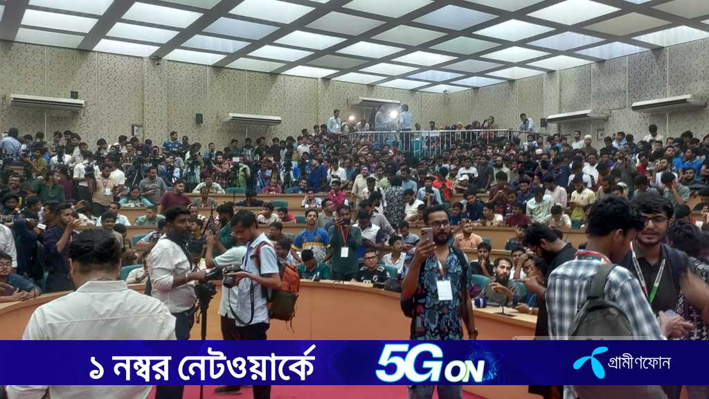 ডাকসু ভোটের ফলের অপেক্ষা, কয়েক কেন্দ্রের গণনা শেষ পর্যায়ে