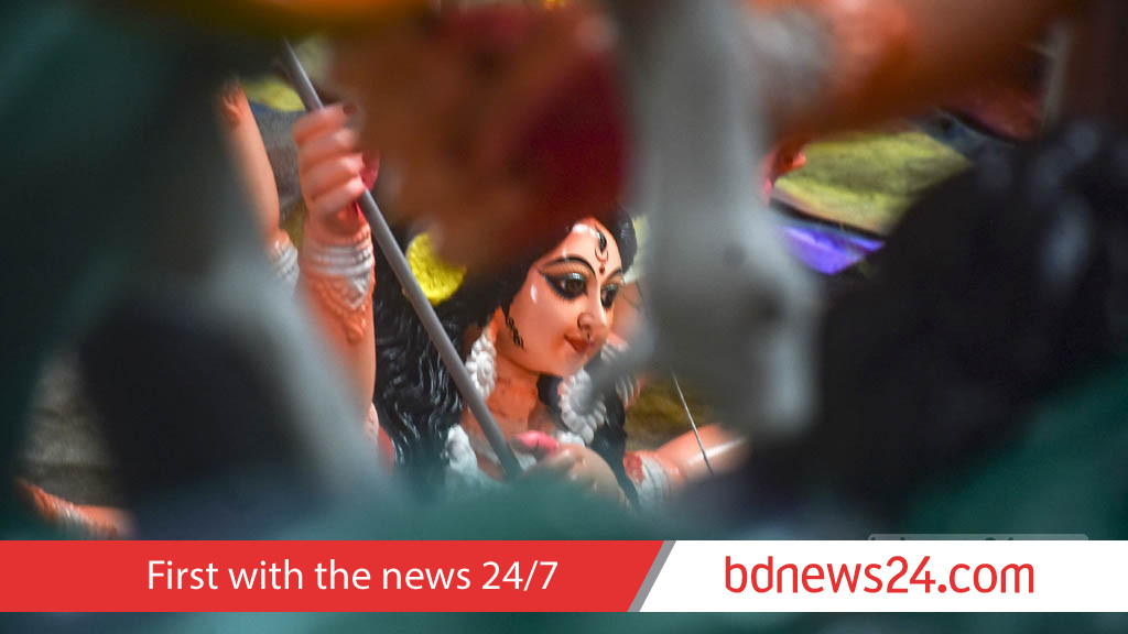 মহালয়ায় দুর্গার আবাহনে ঘণ্টা বাজল উৎসবের