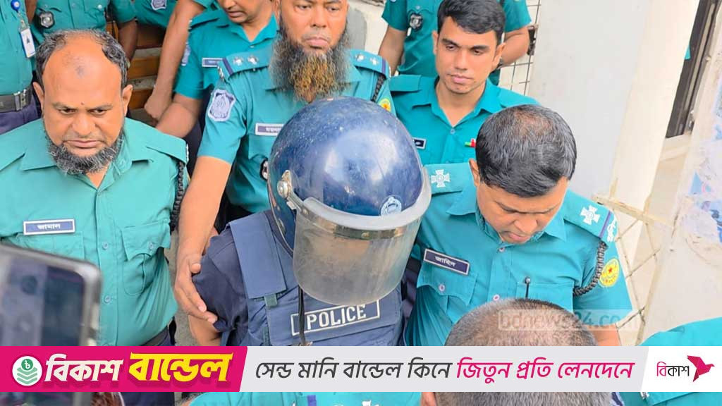 সন্দেহজনক ঘোরাঘুরি: রিমান্ডের আদেশে কাঠগড়ায় অসুস্থ সেই এনায়েত করিম