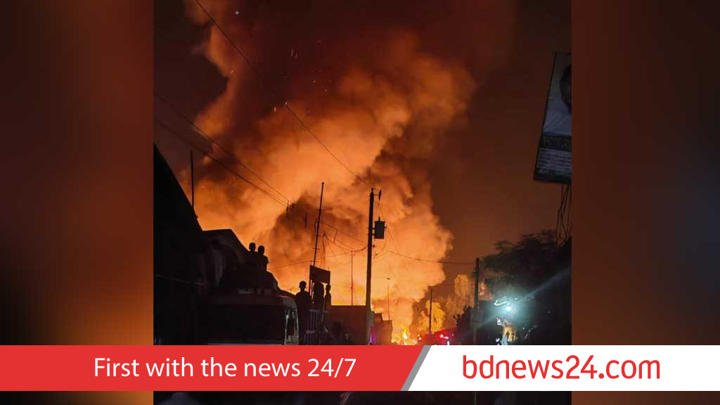 গাজীপুরে ঝুটের গুদামে আগুন, সাড়ে ৩ ঘণ্টায় নিয়ন্ত্রণ