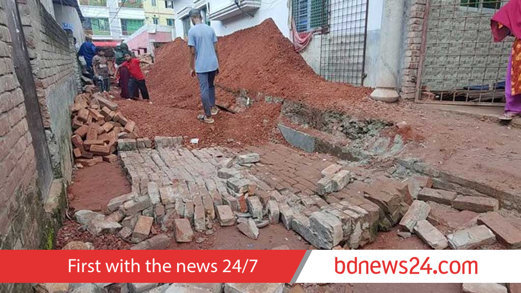টঙ্গীতে ভবনের সীমানা প্রাচীর ধসে শ্রমিক নিহত, আহত ৪