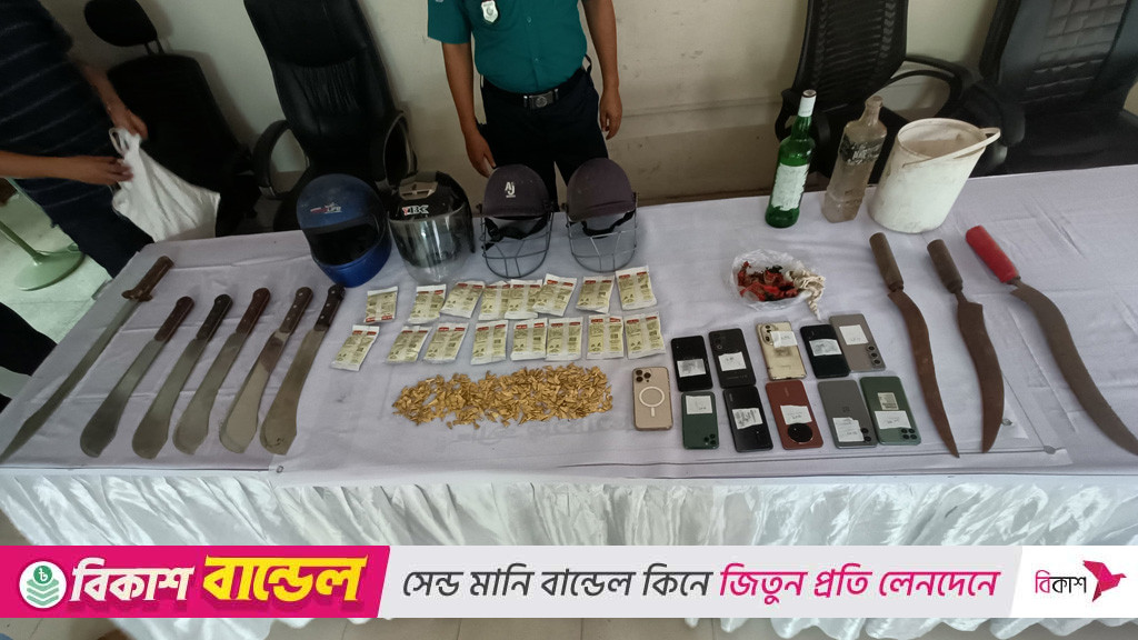 জেনিভা ক্যাম্পে অভিযানে গ্রেপ্তার ৪০, ককটেল বোমাসহ অস্ত্র উদ্ধার