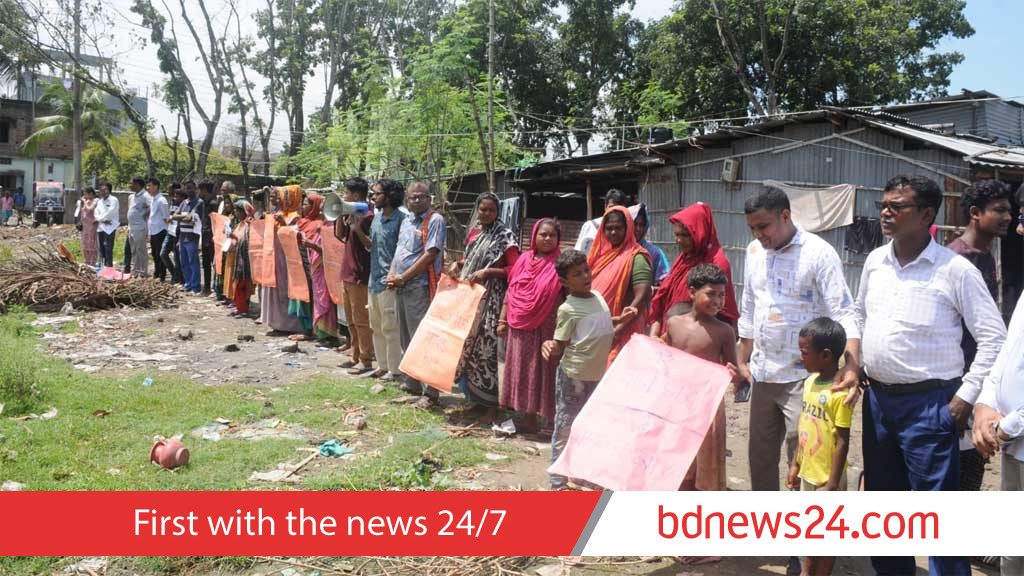 ‘আমরা জন্মমাটি ছাড়ব না, জন্মভূমি ছাড়ব না’