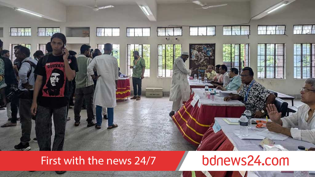 ৩৩ বছর পর ভোট দিচ্ছে জাহাঙ্গীরনগর বিশ্ববিদ্যালয়
