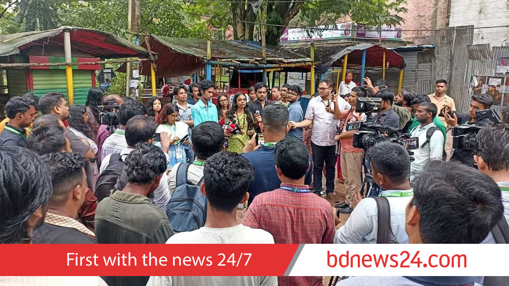 জাকসু: এবার নির্বাচন কমিশনের প্রতি অনাস্থা ‘সম্প্রীতির ঐক্যের’