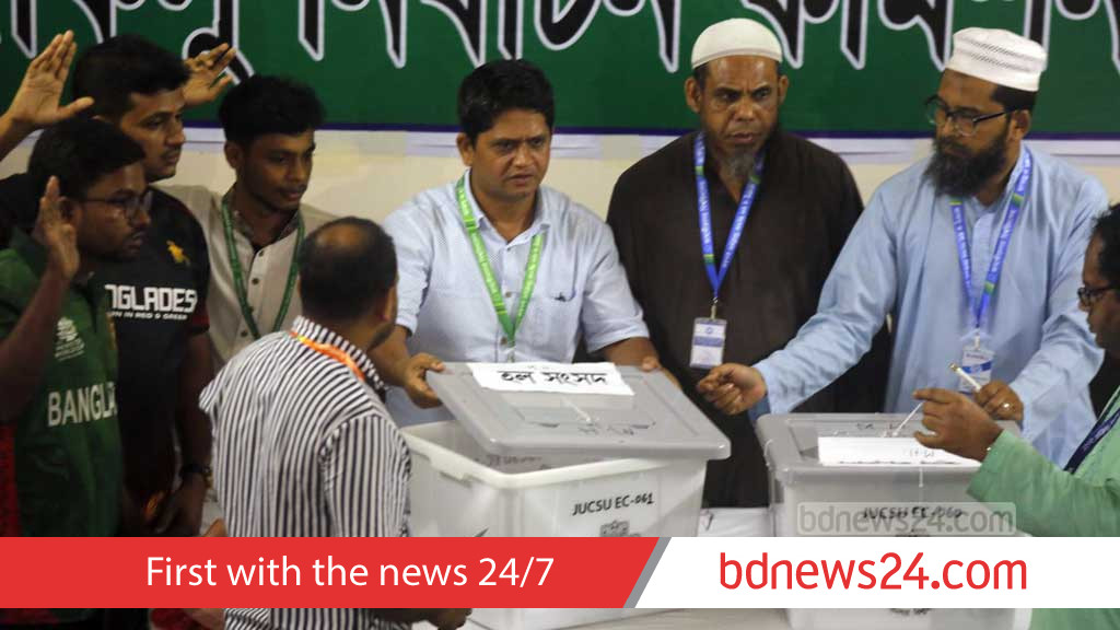 জাকসুর ভোট গণনা চলছে