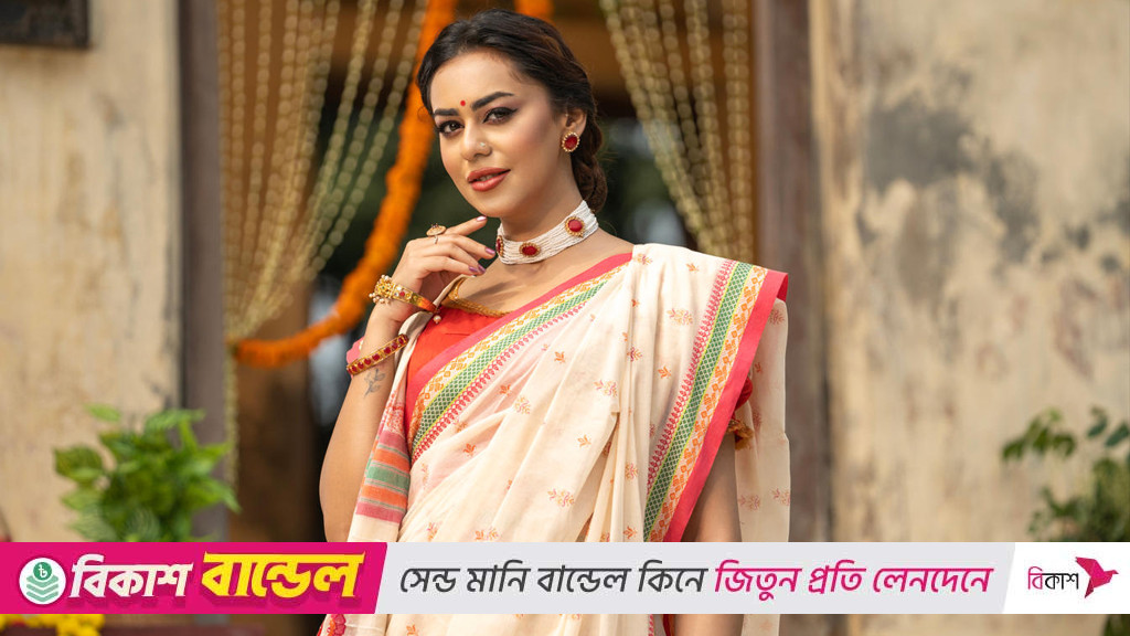 দেবীর রূপে শারদীয় সাজ