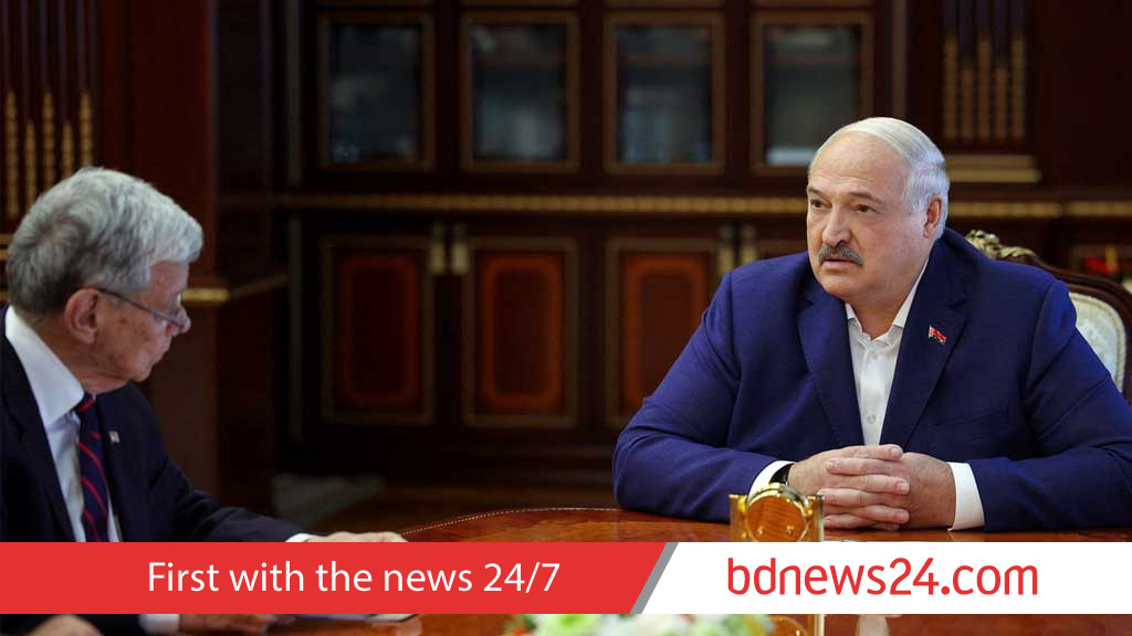 মার্কিন নিষেধাজ্ঞা শিথিলের বিনিময়ে ৫২ রাজনৈতিক বন্দিকে ছাড়ল বেলারুশ