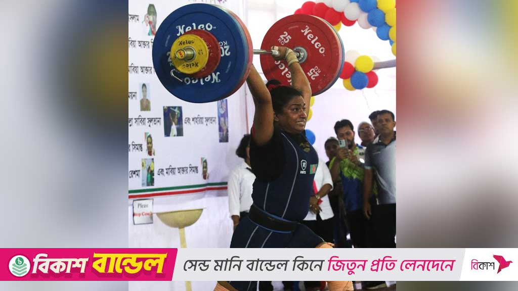 ২১০ কেজি তুলে সেরা মাবিয়া