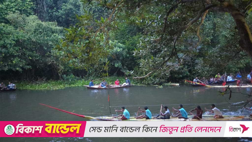 মানিকগঞ্জের ইছামতীতে ২০ বছর পর ‘ভেলা বাইচ’